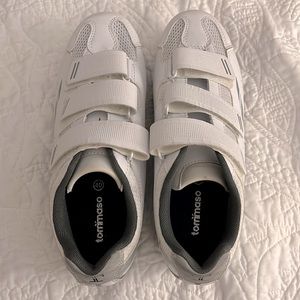 Tommaso Spinning Shoes size 40 with Delta clips (peloton compatible)